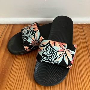 Reef women’s beach cushioned slides